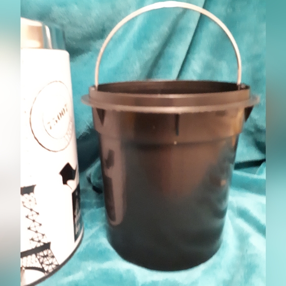 Bedroom or Powder room pedal bin - Picture 8 of 11